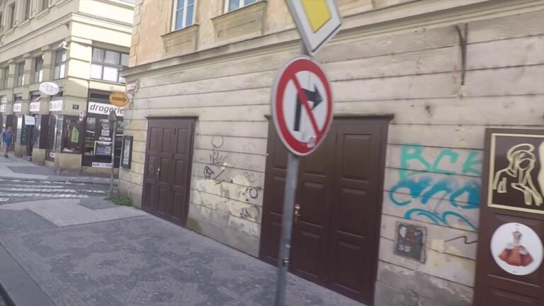 Bonde 22 saindo do centro para o Castelo de Praga, República Tcheca